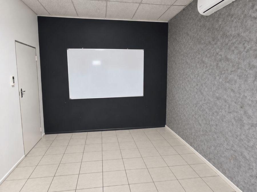 To Let Commercial Property for Rent in Vincent Eastern Cape